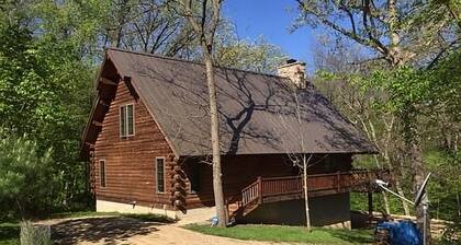 Beautiful Apple Canyon Lake Log Cabin in the Woods