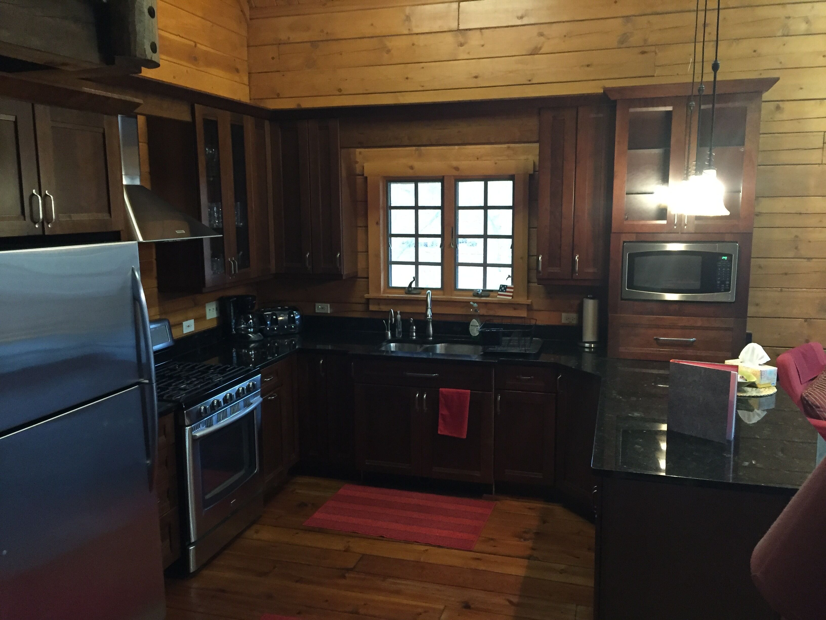 Beautiful Apple Canyon Lake Log Cabin in the Woods