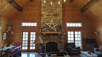 Fernseher, Kamin, DVD-Player, Stereoanlage