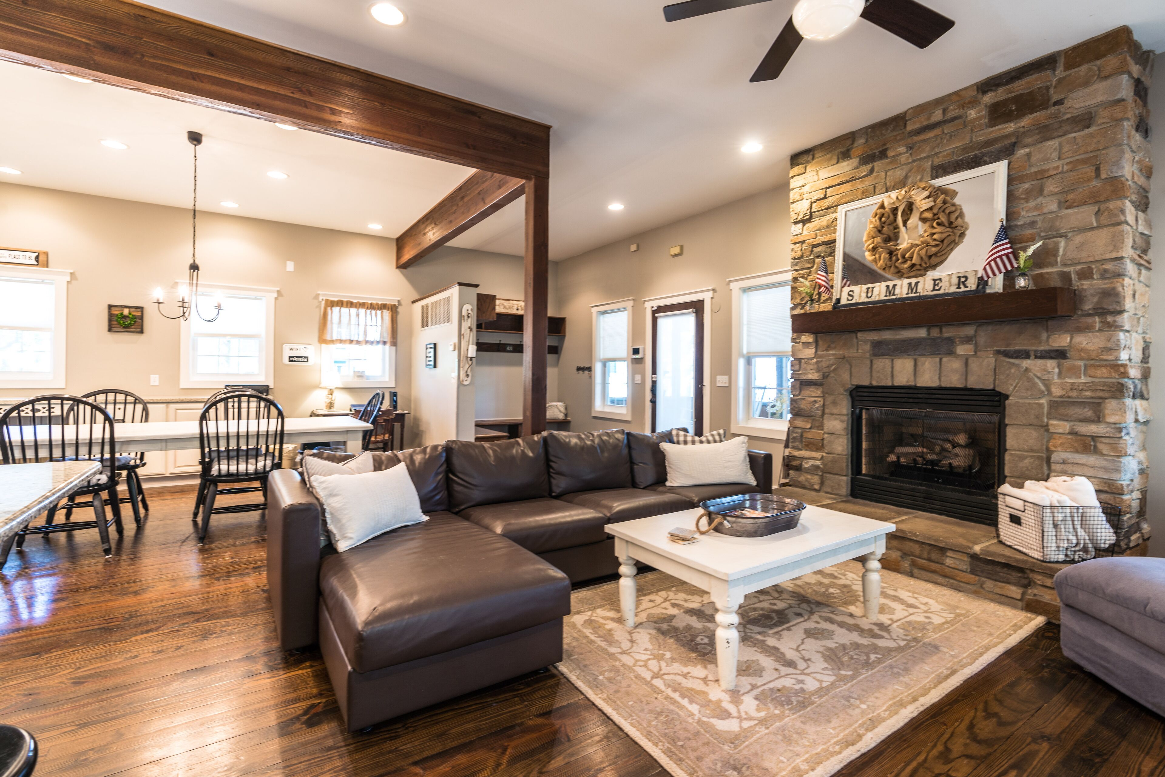 The Cottage at Beachwalk - Farmhouse decor - Sleeps 10 - Golf Cart 