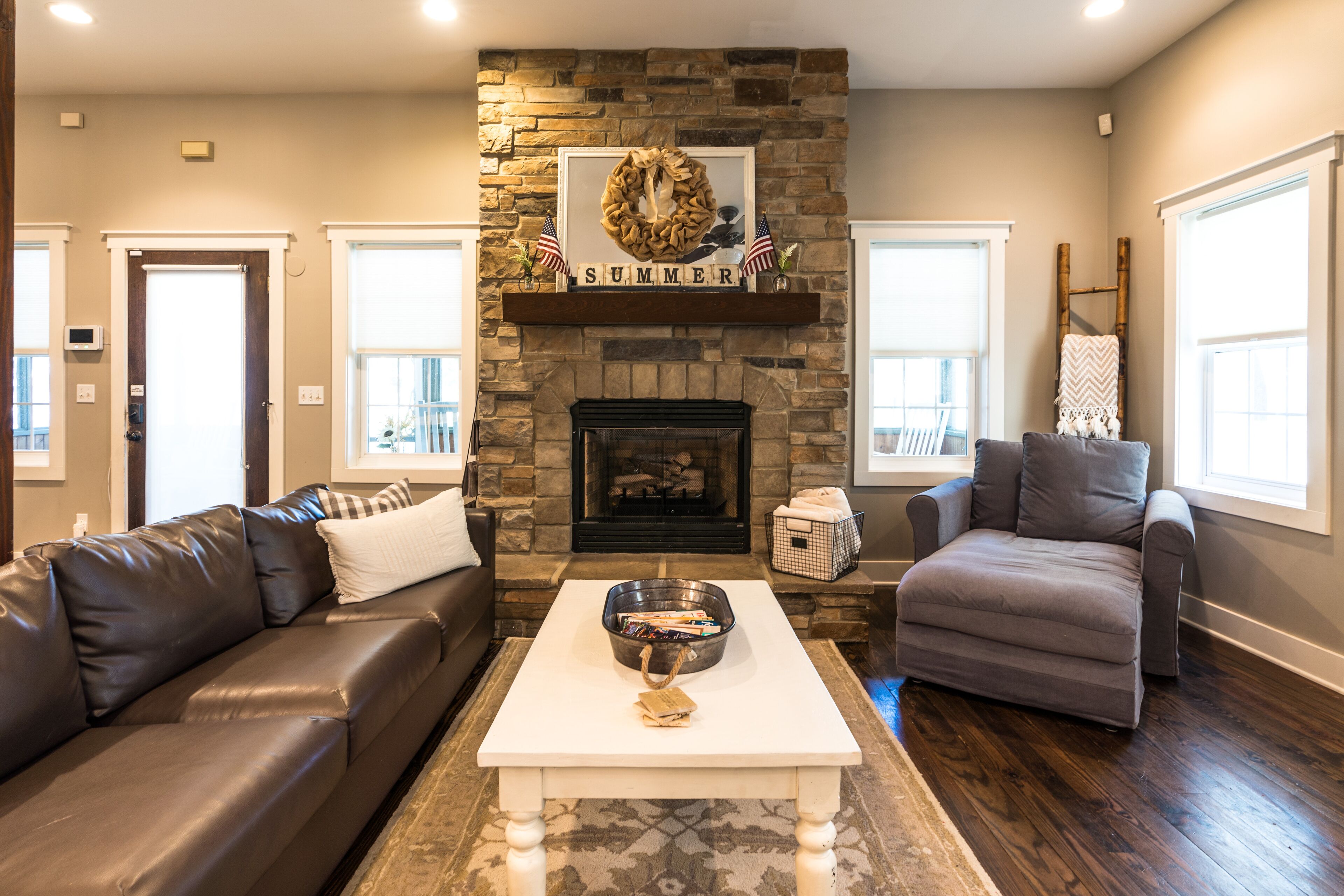 The Cottage at Beachwalk - Farmhouse decor - Sleeps 10 - Golf Cart 