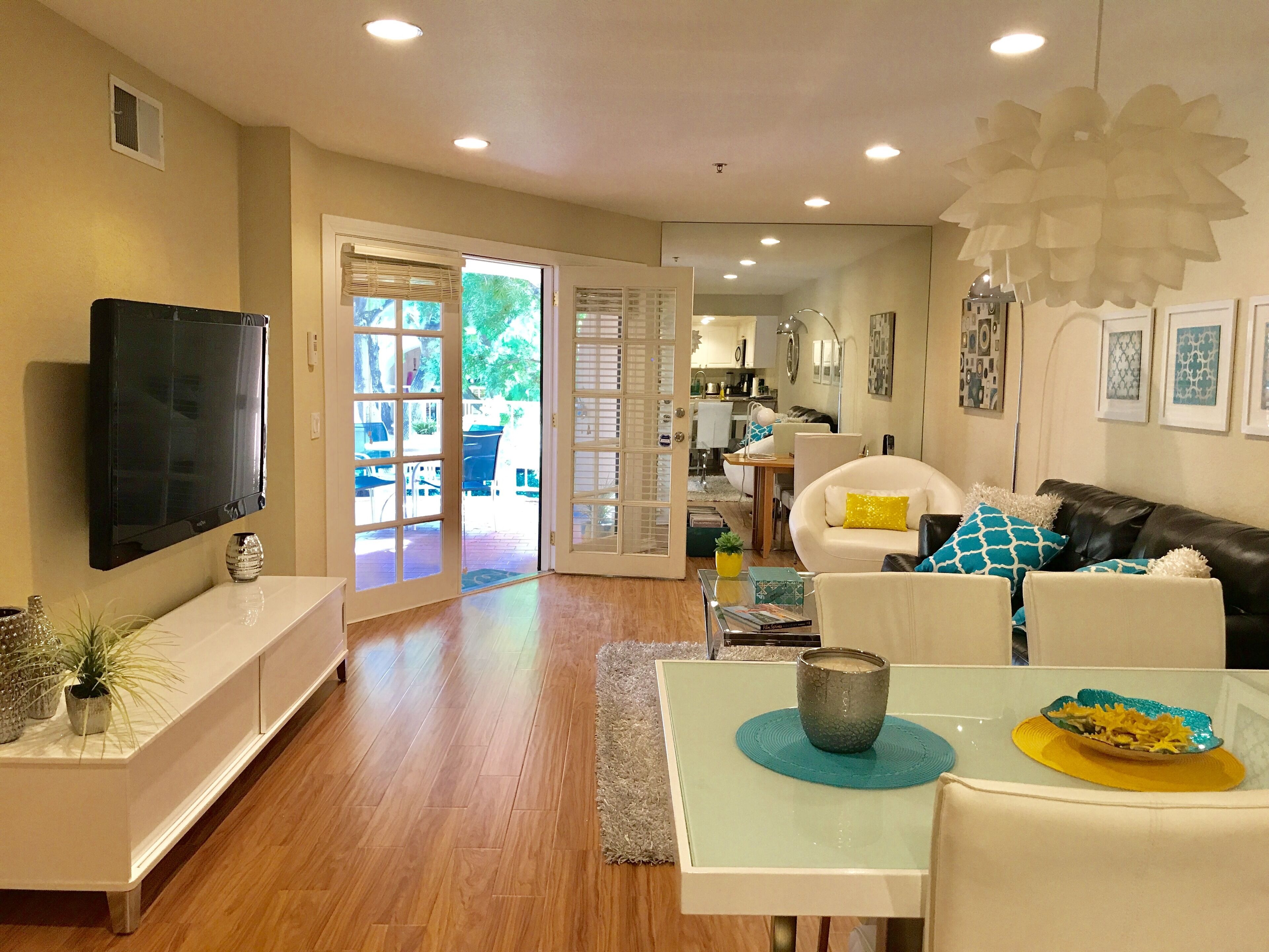 Stunning Upgraded Deauville Luxury 5-Star Palm Springs Condo; Walk to Downtown