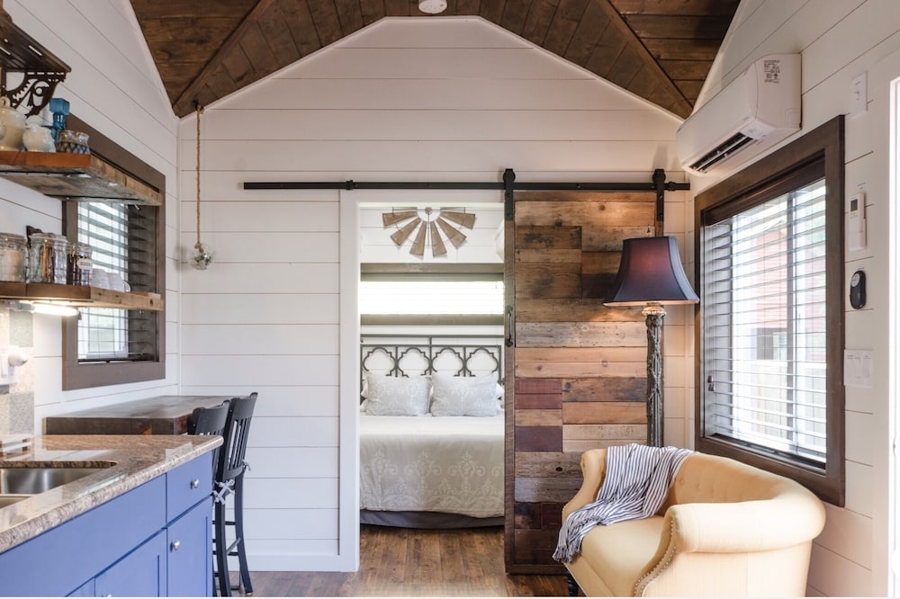 Cozy urban cabin / Alberta Arts Dist / featured in Dwell magazine/AC