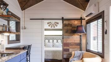 1 quarto, roupas de cama antialérgicas, ferros/tábuas de passar roupa