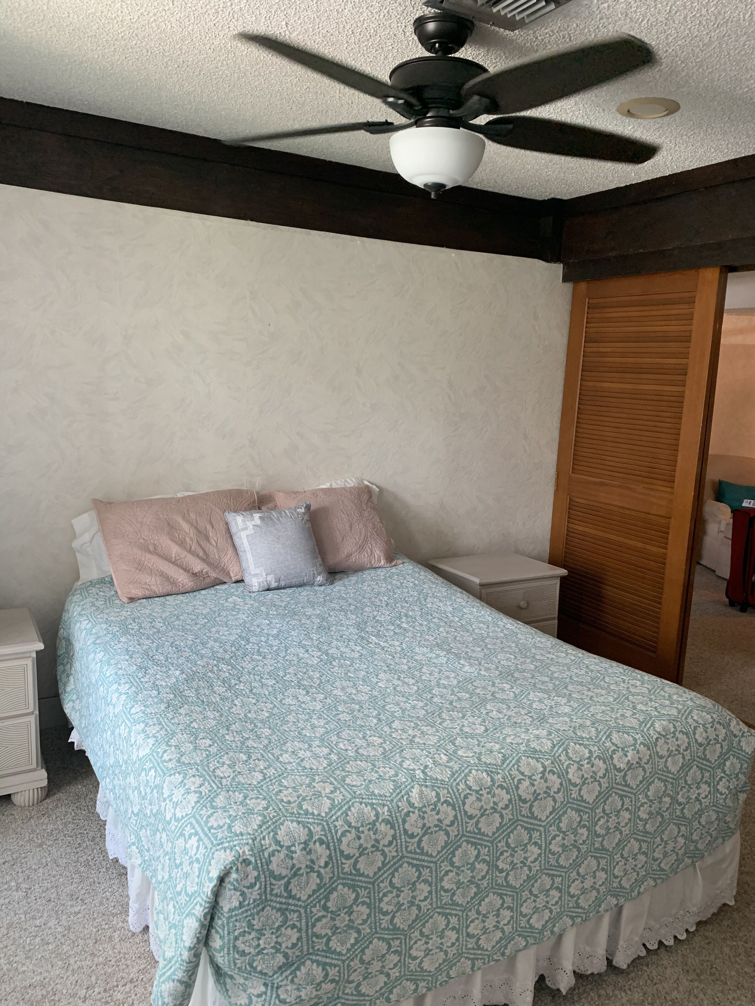 Spacious 2 bedroom 1.5 bath across from the beach