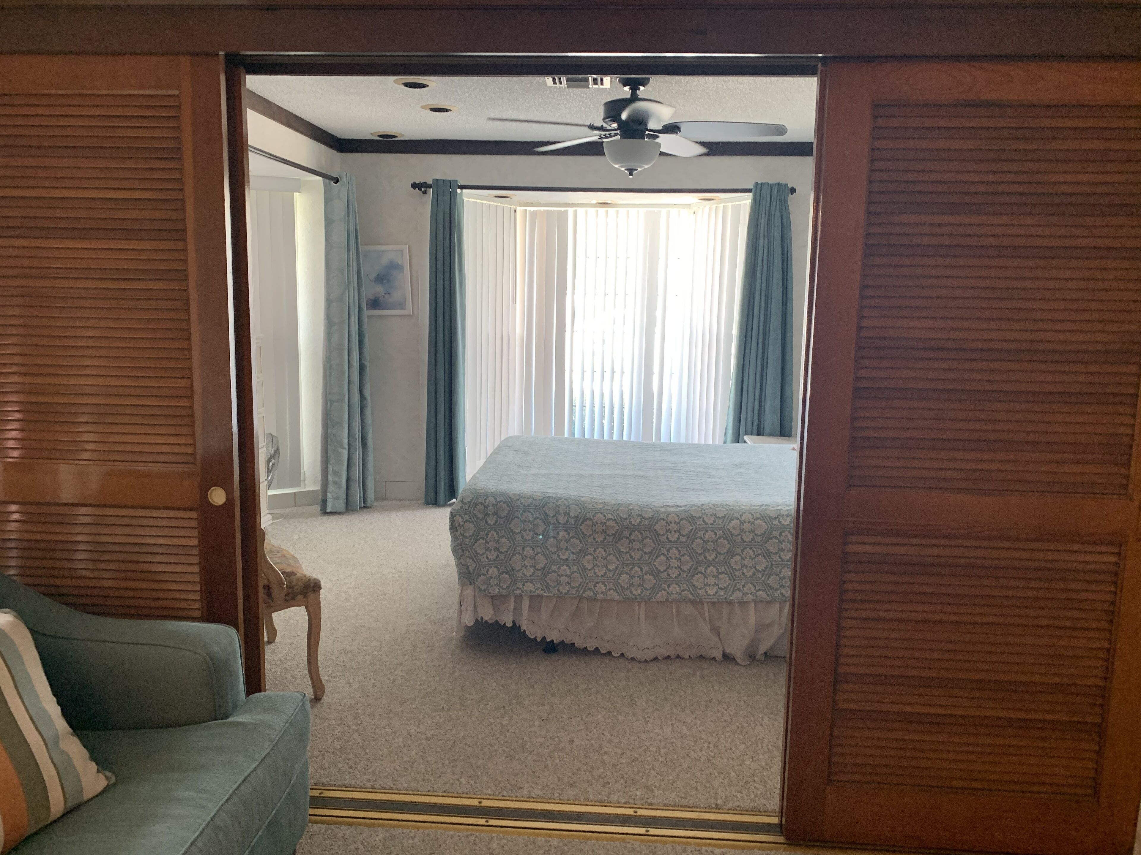 Spacious 2 bedroom 1.5 bath across from the beach