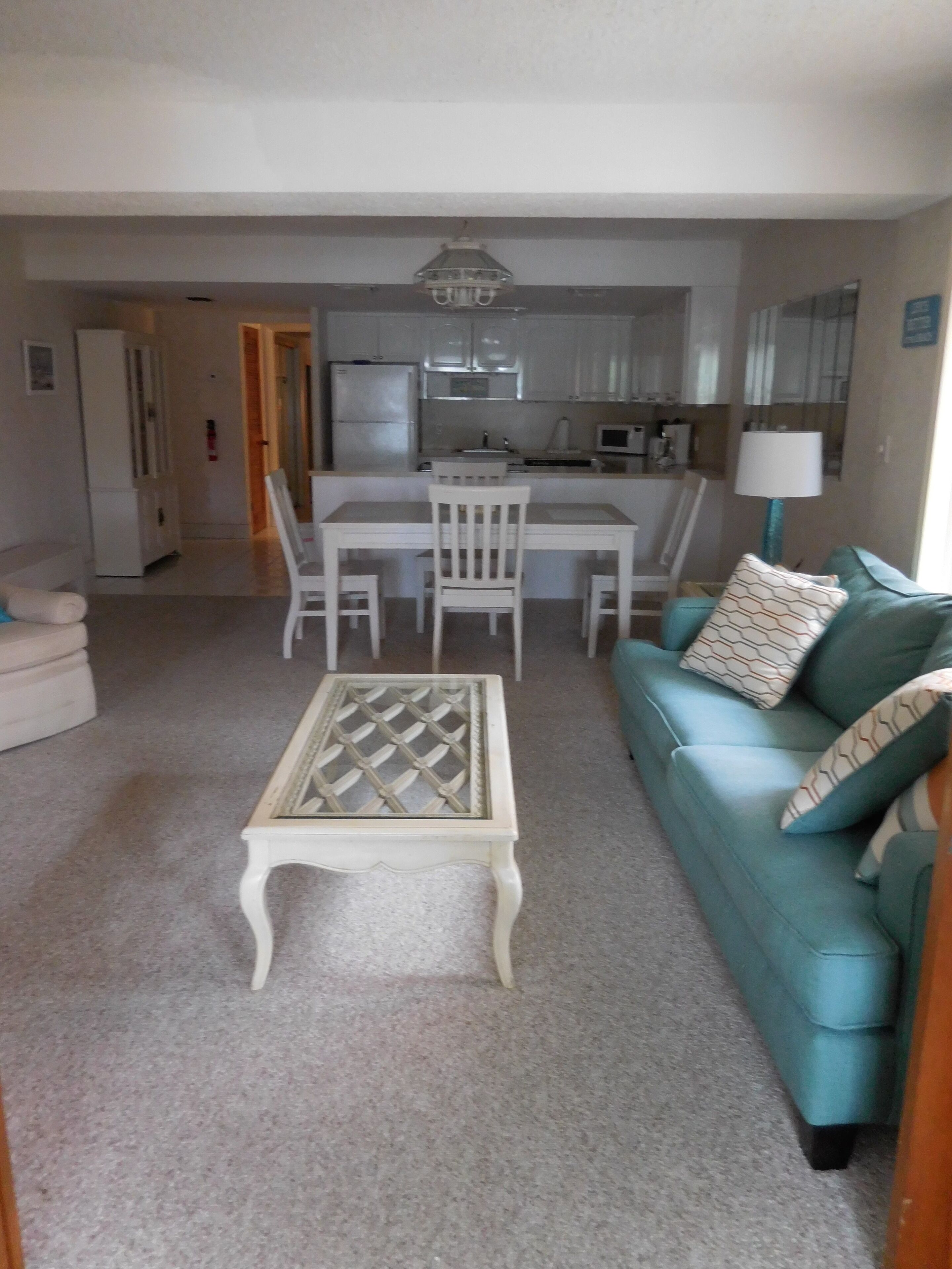 Spacious 2 bedroom 1.5 bath across from the beach