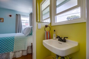 2 makuuhuonetta, silitysrauta/-lauta, Wi-Fi, vuodevaatteet