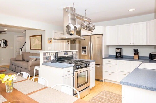 Walk to Edgartown Wharf - Upgraded Vineyard Home with A/C and Outdoor Area