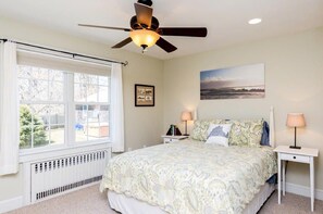 4 bedrooms, desk, iron/ironing board, free WiFi