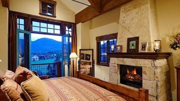 4 bedrooms, desk, iron/ironing board, travel crib