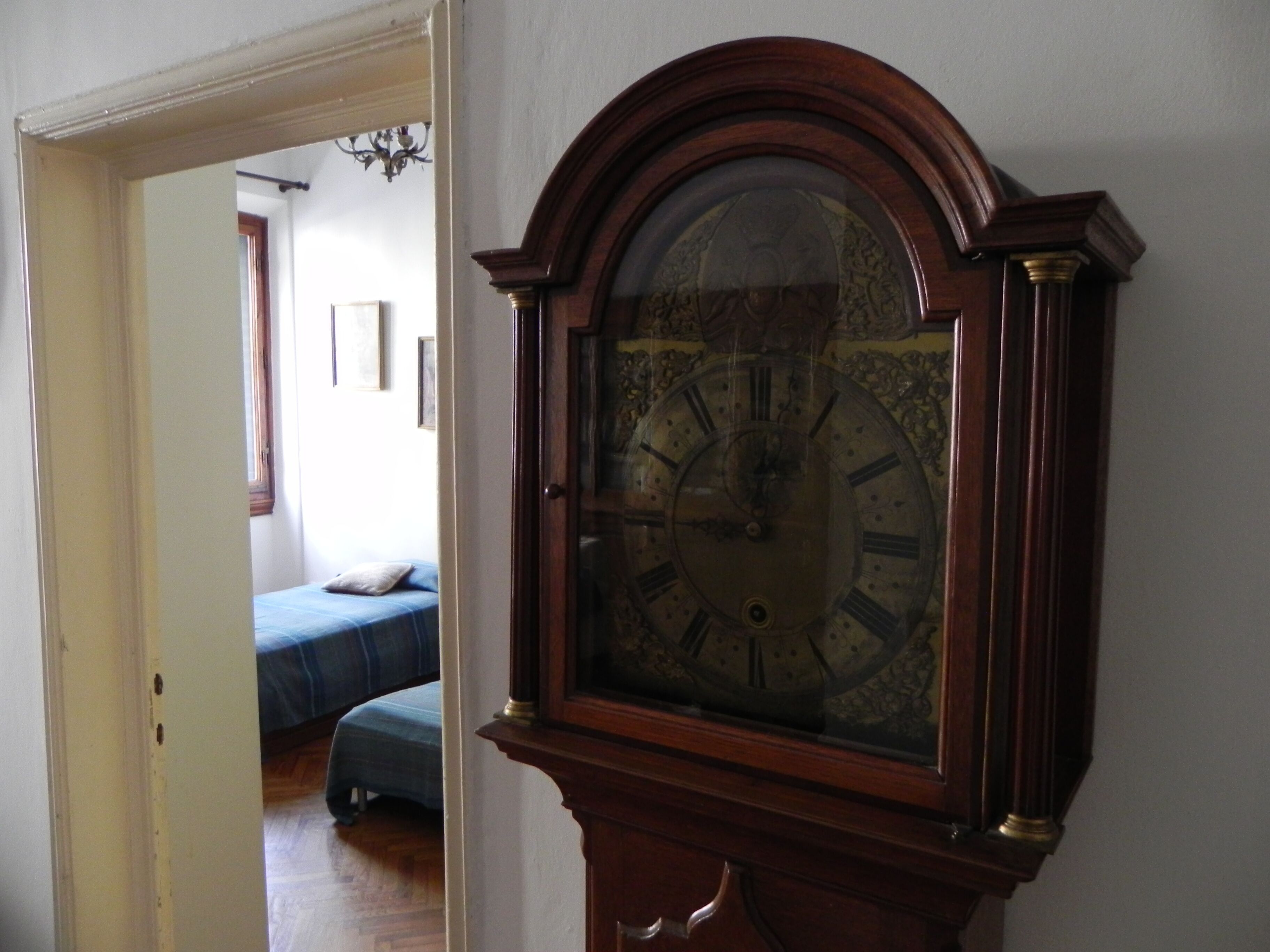 Charming Apartment with Parking - Close To Town Centre