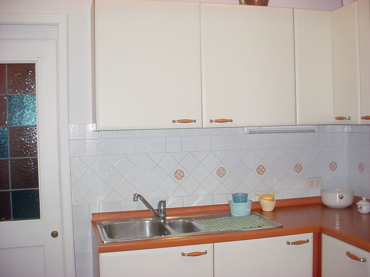 Charming Apartment with Parking - Close To Town Centre