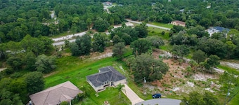 Limpio, atractivo, cómodo, 3 habitaciones, 2 baños, hogar en un vecindario tranquilo.