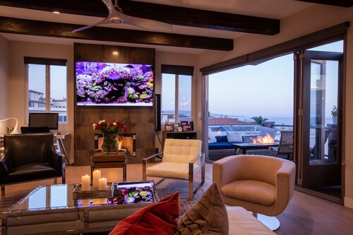 Luxury beach vacation - Ocean view bright and fun