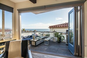 Interior - Luxury beach vacation - Ocean view bright and fun (Manhattan Beach)