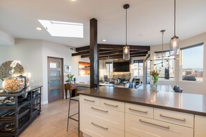 Interior - Luxury beach vacation - Ocean view bright and fun (Manhattan Beach)