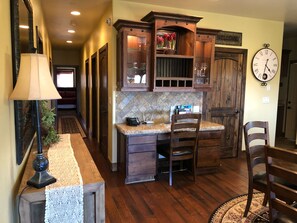 Interior - Upscale 4 Bedroom Mountain Home With Amazing Views Between Zion and Bryce Canyon (Alton)