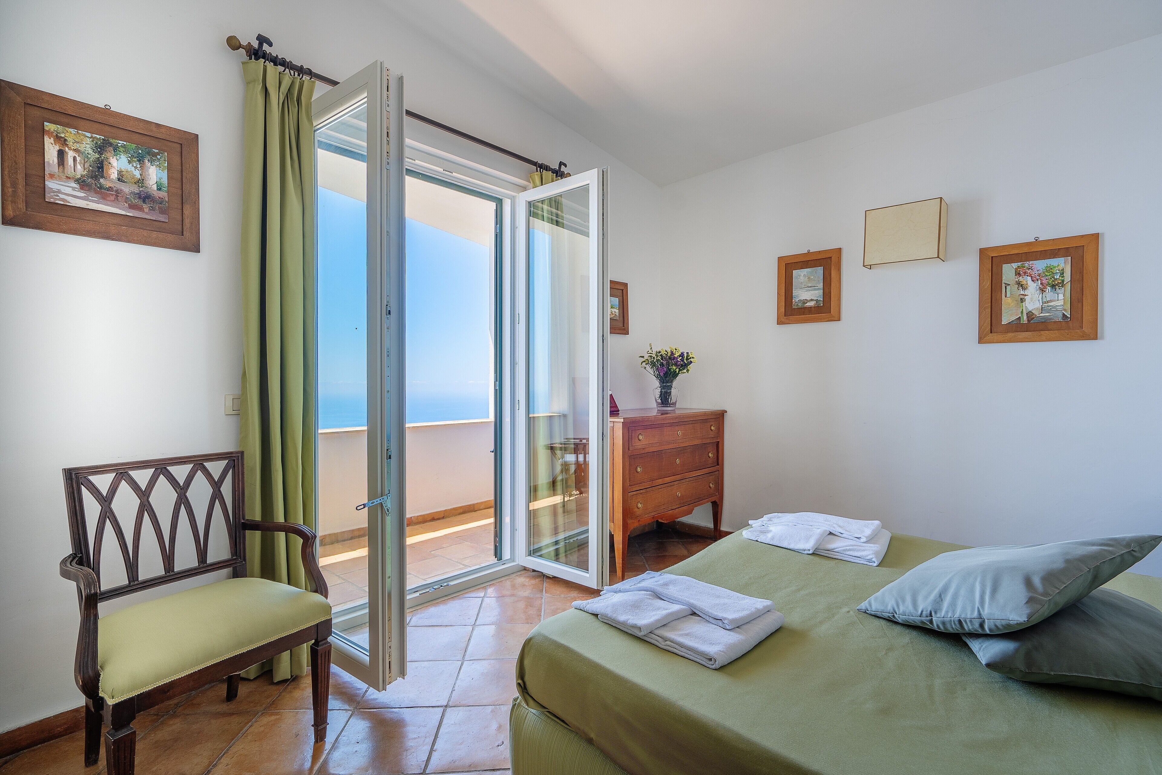 7 chambres, fer et planche à repasser, Wi-Fi, draps fournis