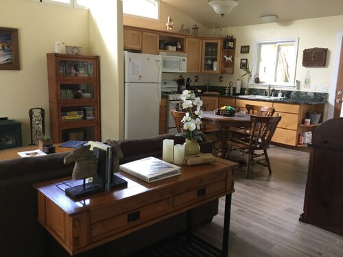 Waimea Plantation Style Home.- lähellä kaupunkia! Varaa 5 yötä, saat kuudennen yön ilmaiseksi!