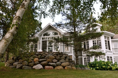 Award Winning Home On Nelson Lake ~ 400 Feet Of Private Lakeshore! 