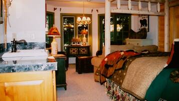 5 bedrooms, iron/ironing board, WiFi, bed sheets