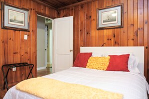 3 bedrooms, in-room safe, iron/ironing board, free WiFi