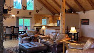 TV connectée, cheminée, lecteur de DVD, baby-foot