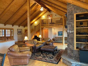 Smart-TV, Kamin, DVD-Player, Tischfußball