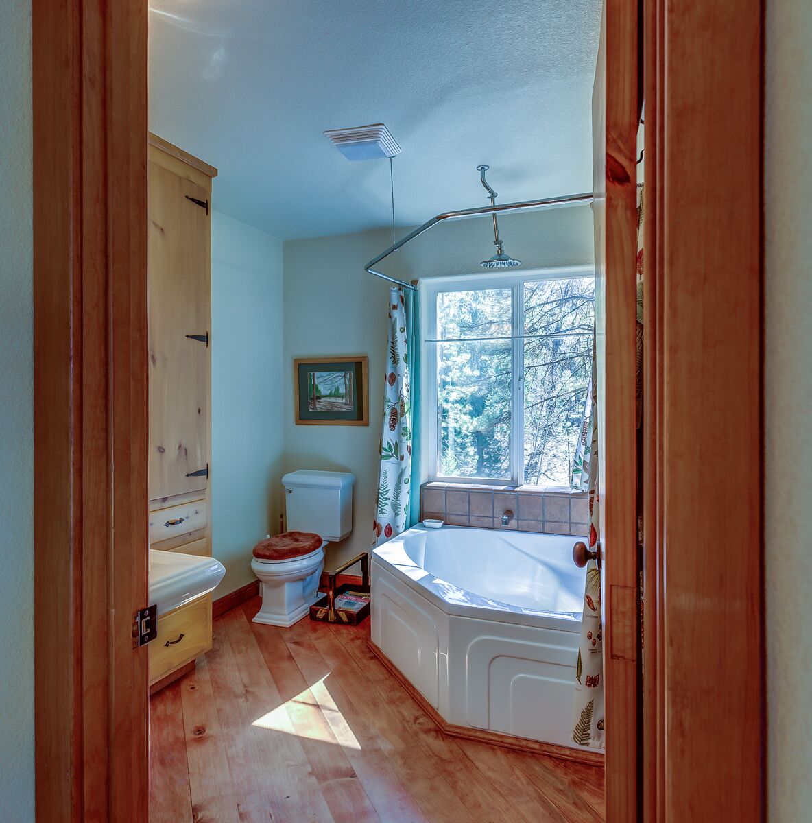 Yosemite Country Cabin - Modern & Private in a woodland setting.