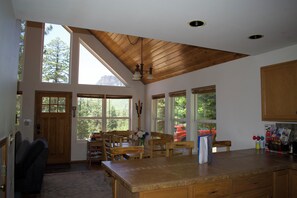 Dining - Purgatory Mtn Retreat close to Durango with National Forest Backyard, Sleeps 8 (Durango)