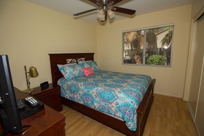 3 bedrooms, desk, iron/ironing board, travel cot