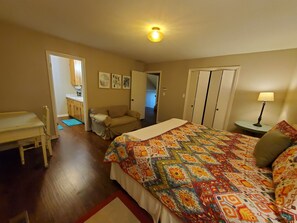 5 bedrooms, iron/ironing board, bed sheets