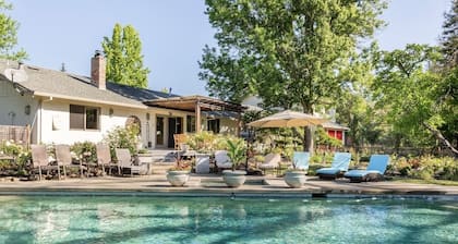 Zoella Vineyard-henkeäsalpaava viinimaa Vineyard Estate, jossa on ylellinen uima-allas