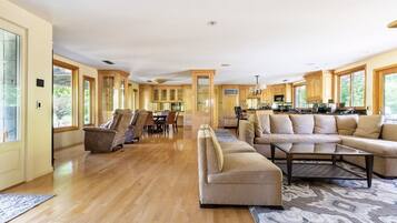 Smart TV, fireplace, ping pong, music library