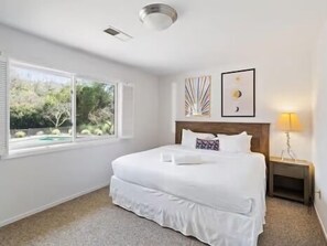 5 habitaciones, tabla de planchar con plancha y cuna de viaje 