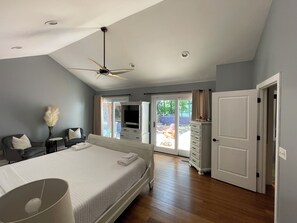 5 bedrooms, desk, iron/ironing board, free WiFi