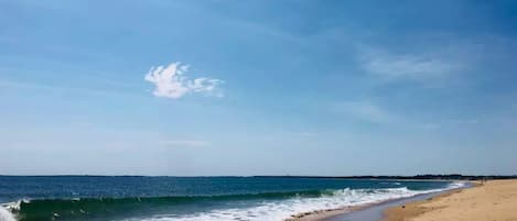 På stranden