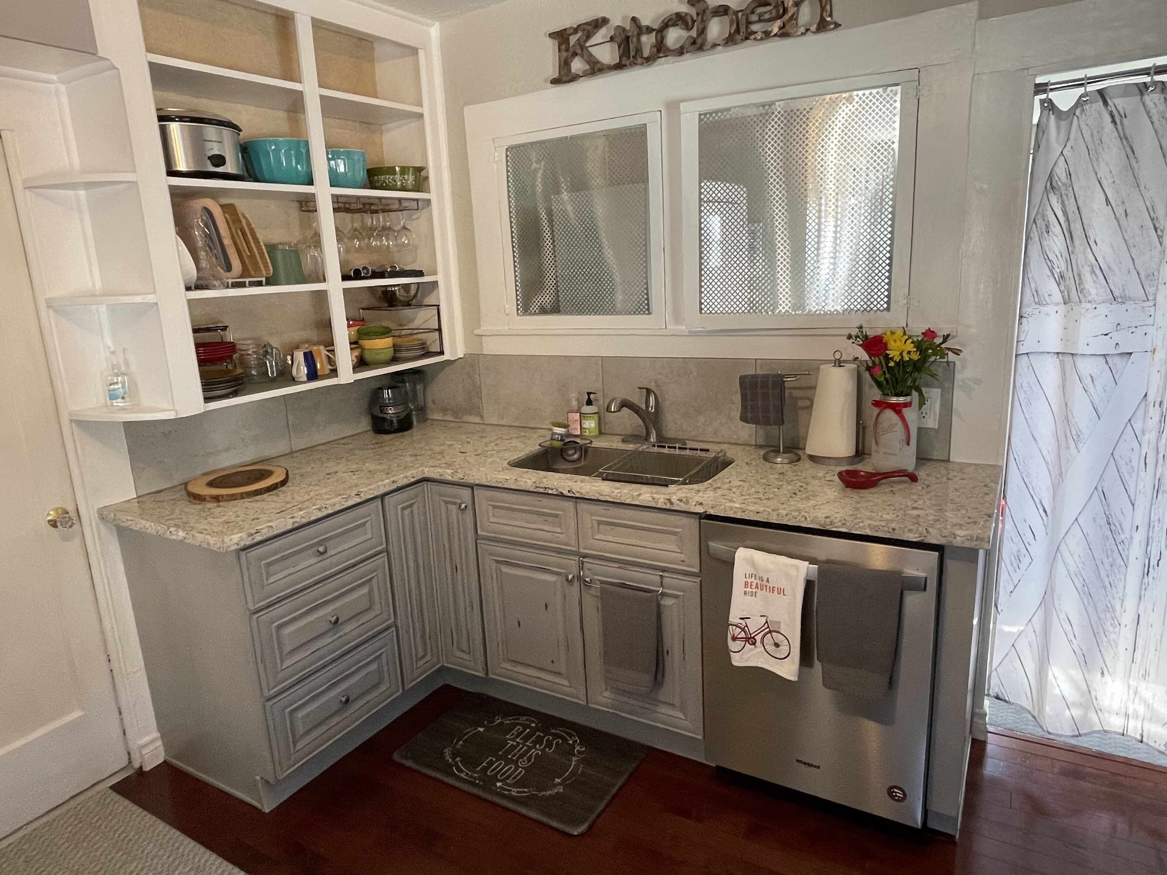 Downtown Charming Bungalow "La Casita Inn" in Vancouver USA. 