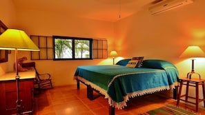 1 habitación, tabla de planchar con plancha, wifi gratis y ropa de cama 