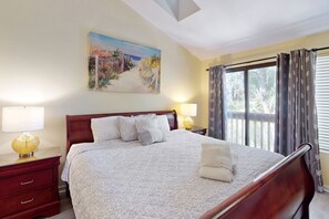 3 bedrooms, iron/ironing board, free Internet, bed sheets