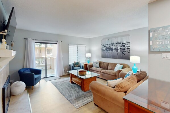 Televisor, reproductor de DVD i llibres 