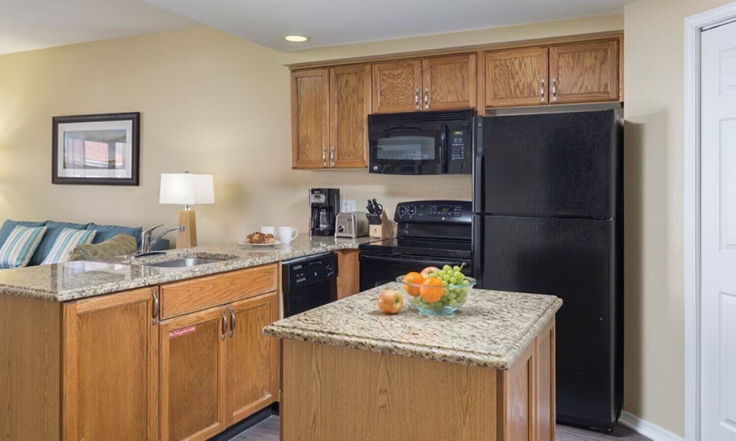 Spacious 2 Bedroom and 2 Bathroom at a beautiful Resort!