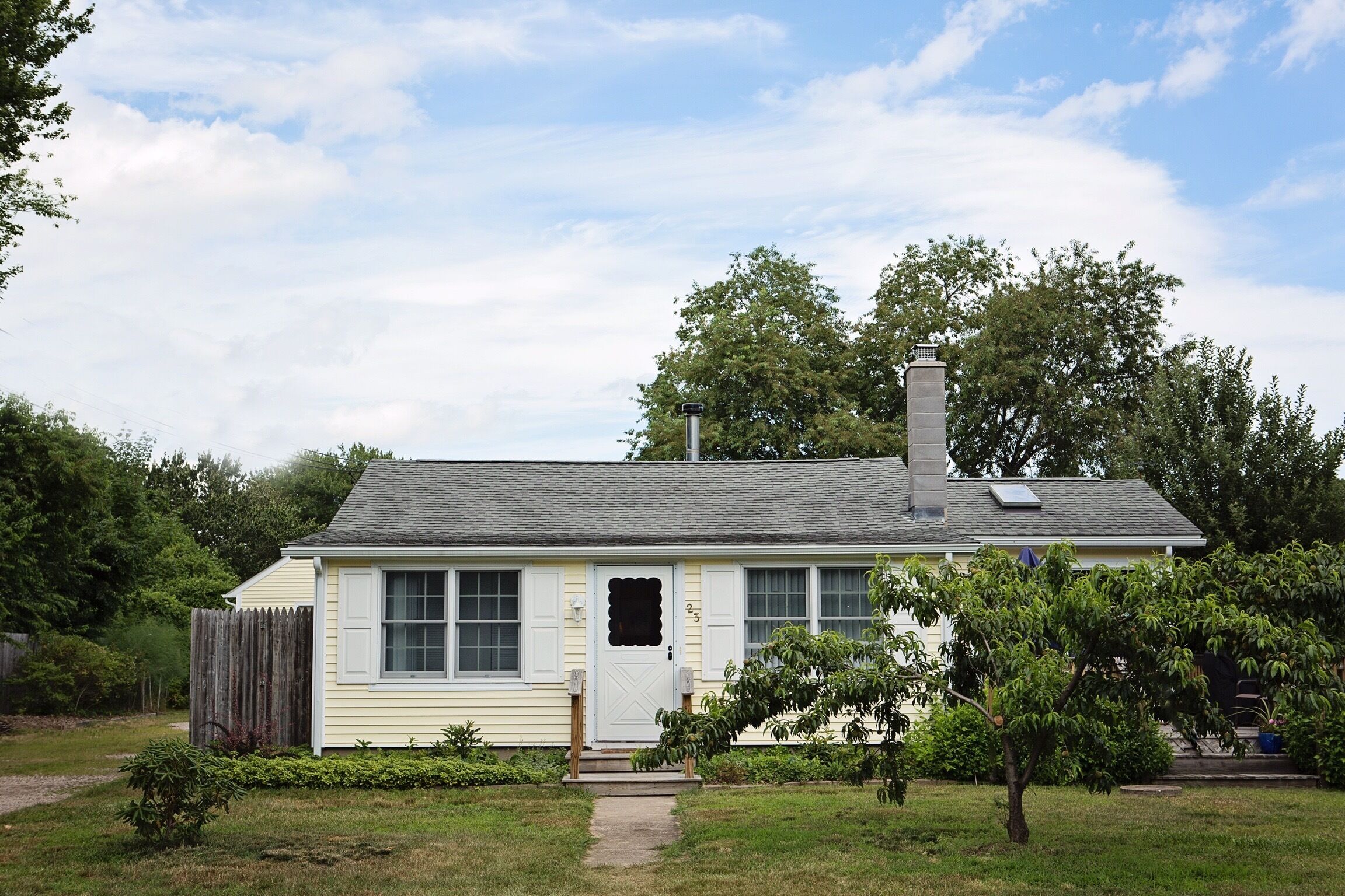 Quonnie / Charlestown 3 Bedroom Beach House with Private Beach Access