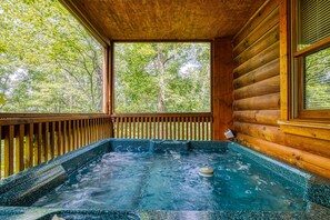 Indoor spa tub