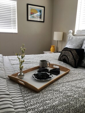 3 bedrooms, desk, iron/ironing board, travel crib