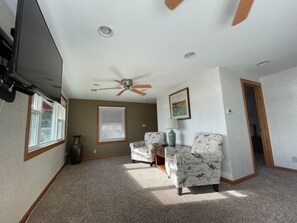 TV, DVD player, stereo - Newly Updated Lake Beulah Vacation Rental! (East Troy)