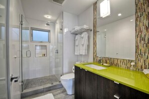 Rainfall showerhead, hair dryer, towels