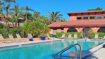 Piscine extérieure, piscine chauffée