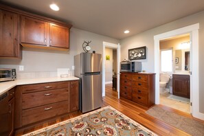 Refrigerador, microondas, horno y lavavajillas 